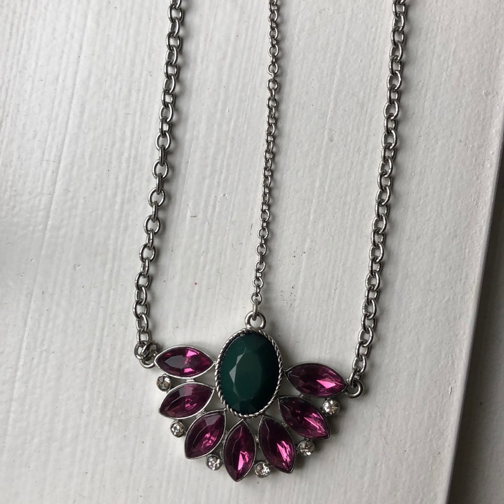 Green eye necklace